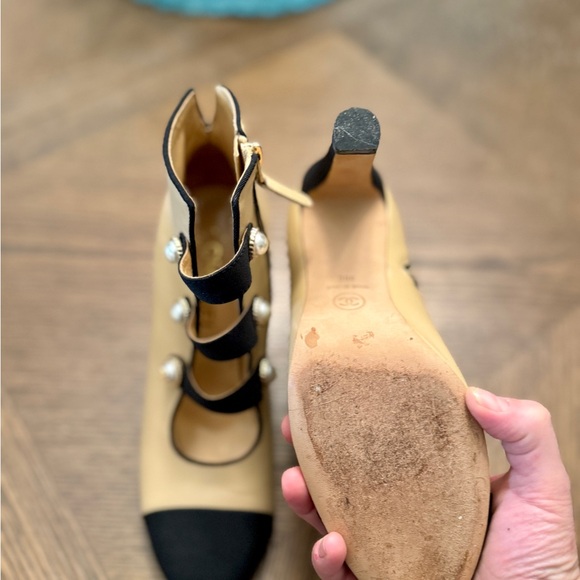 Chanel Elegant Cream and Black Women's Heels - Picture 9 of 13
